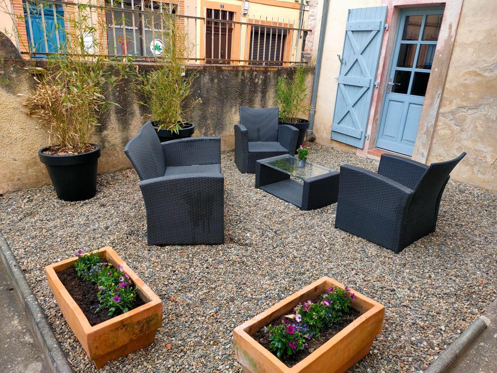 Ideal Famille & Couple Moissac Exterior photo